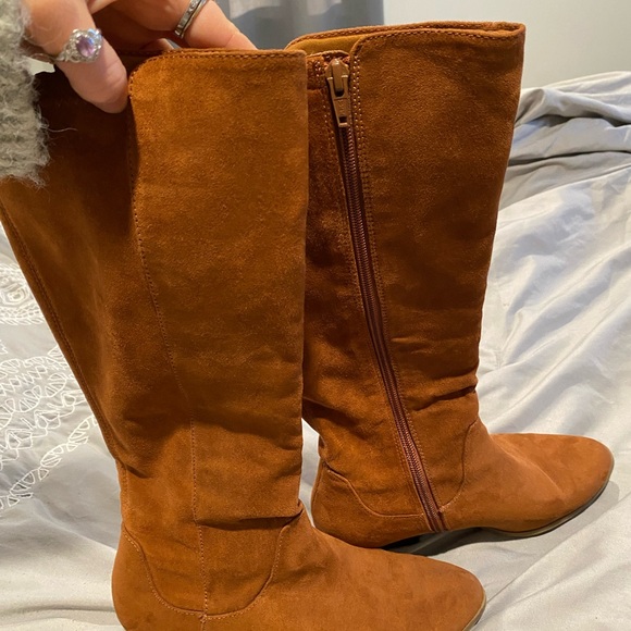 Old Navy Women's Brown Heeled Boots - Picture 2 of 3